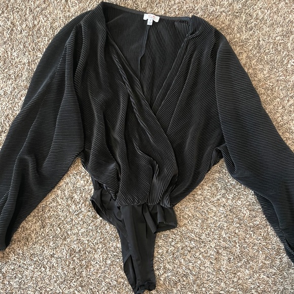 Macy’s Black Wrap Crinkle Blouse Size Small - Picture 3 of 5